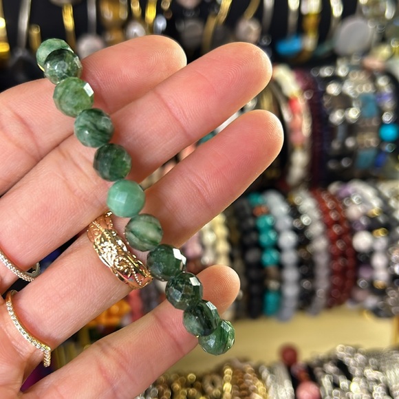 8mm Faceted Emerald Bracelet Made In Maui - Picture 4 of 7